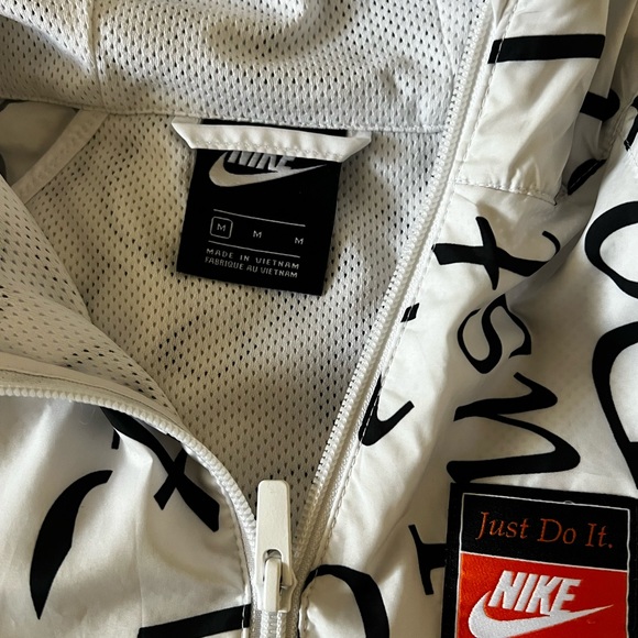 Nike Windbreaker Jacket Boys medium - Picture 3 of 3